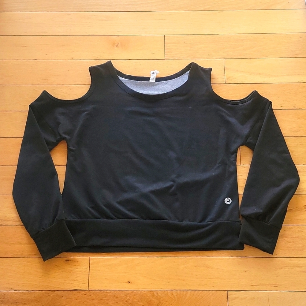 Scorpio Sol black cold shoulder yoga top S
